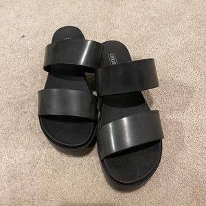 black platform sandals